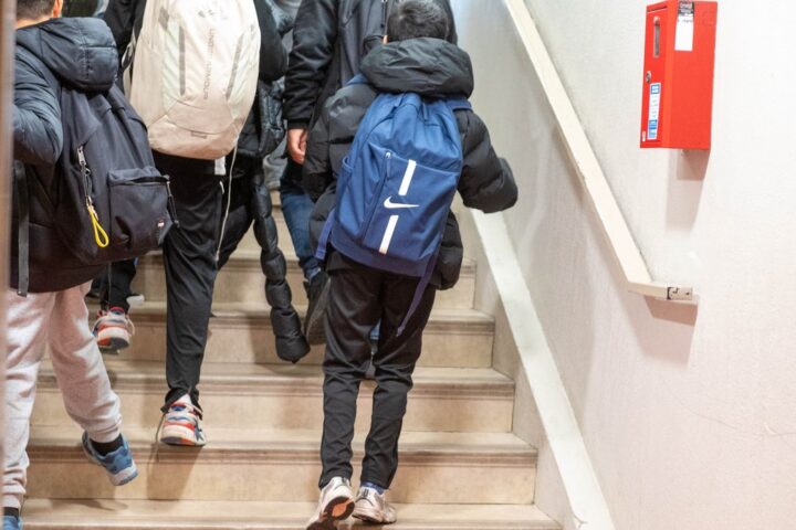 Un élève exclu du collège en été après des critiques de sa mère sur l'enseignement
