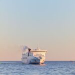 Un ferry en Indonésie prend feu, bilan de cinq morts et 41 disparus, les recherches se poursuivent