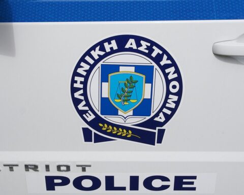 Un Grec de 55 ans arrêté pour avoir caché le corps de son père dans un congélateur pendant deux ans et demi
