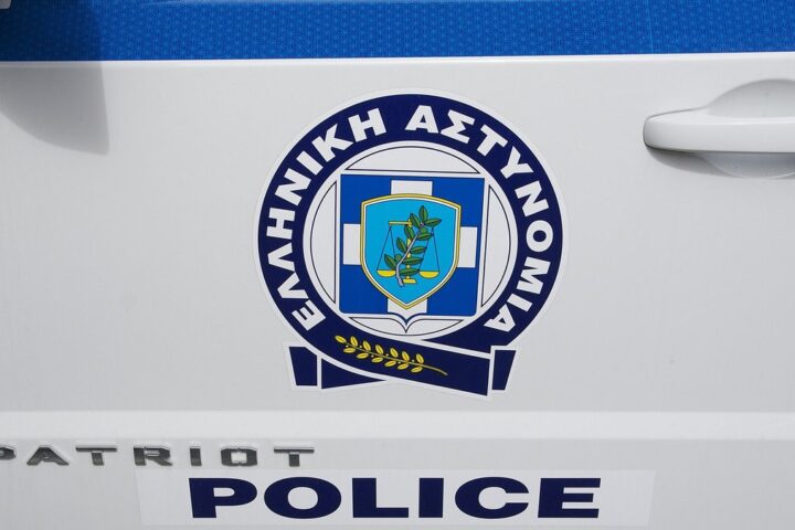Un Grec de 55 ans arrêté pour avoir caché le corps de son père dans un congélateur pendant deux ans et demi