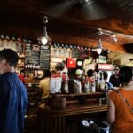 Un homme de 102 ans meurt après avoir été poussé dans un pub au Pays de Galles