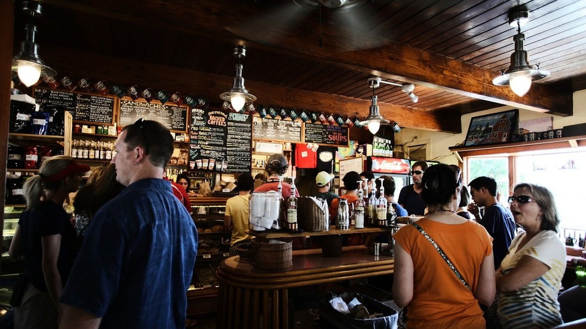 Un homme de 102 ans meurt après avoir été poussé dans un pub au Pays de Galles