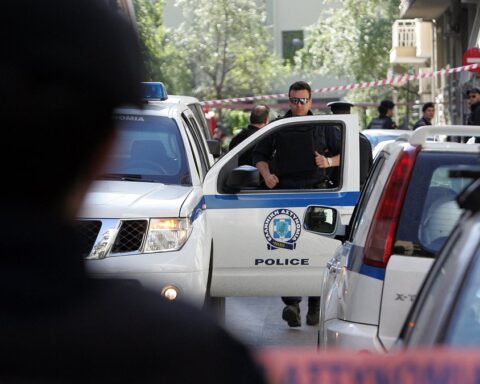 Un homme de 26 ans arrêté à Athènes pour le meurtre d'Elisabeth-Jane Ross, retrouvée dans une valise