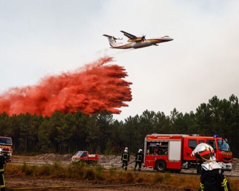 Un incendie ravage 400 hectares de forêt dans les Landes, entraînant l'évacuation de 400 personnes
