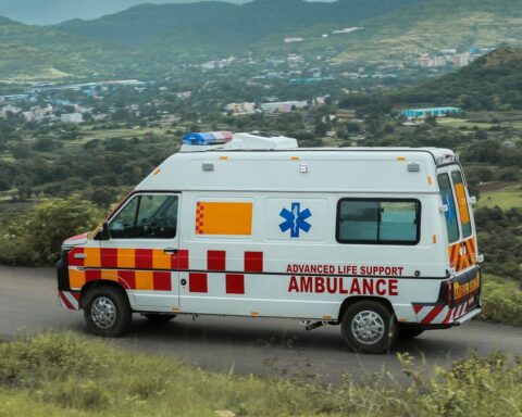 Un jeune homme indien se jette d'une falaise après une dispute avec ses parents en Inde