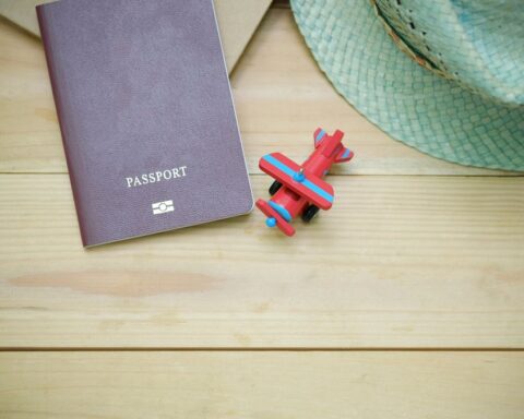 Un père français perd 3 000 euros de vacances en raison d'un passeport légèrement endommagé