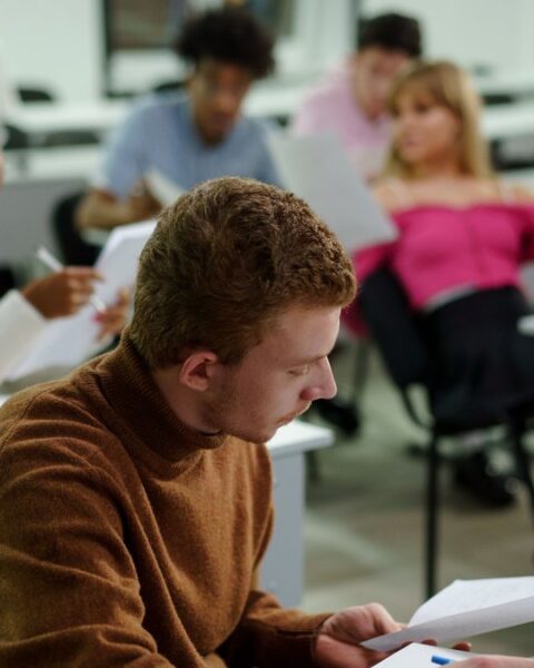 Un professeur américain révèle comment il a détecté 32 étudiants utilisant l'IA pour tricher