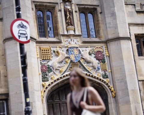 Un professeur noir de Cambridge, soumis à des accusations de plagiat et de racisme, retrouvé mort à Londres