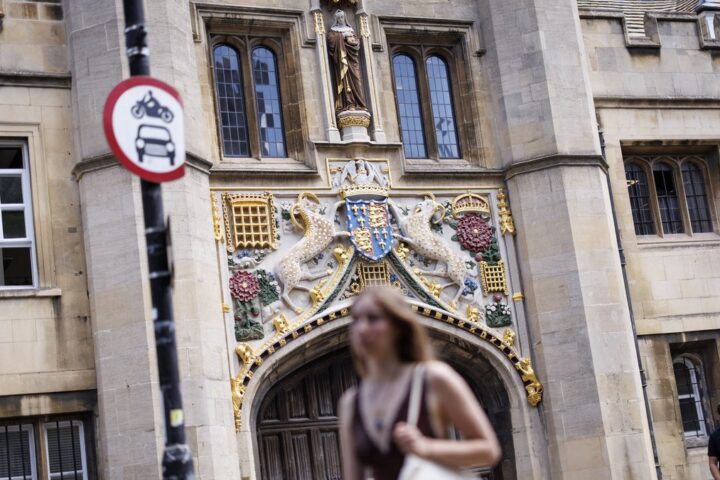 Un professeur noir de Cambridge, soumis à des accusations de plagiat et de racisme, retrouvé mort à Londres