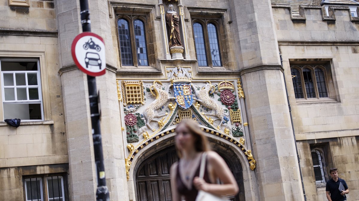 Un professeur noir de Cambridge, soumis à des accusations de plagiat et de racisme, retrouvé mort à Londres