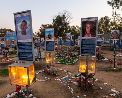 Un survivant du 7 octobre se suicide sur la tombe de Liron Barda, tuée par le Hamas