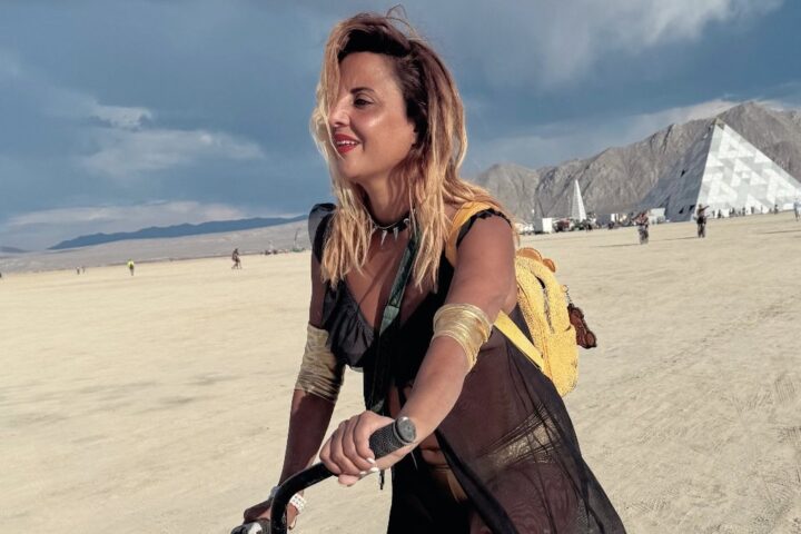Un témoignage de Sheherazade : "Nous construisons tout en une semaine et à la fin, tout disparaît" au Burning Man dans le Nevada
