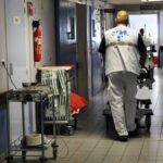 Une ancienne élue dénonce un enfer aux urgences du CHU d'Orléans après six jours sur un brancard