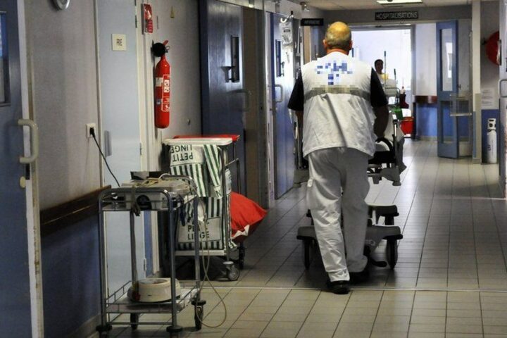 Une ancienne élue dénonce un enfer aux urgences du CHU d'Orléans après six jours sur un brancard