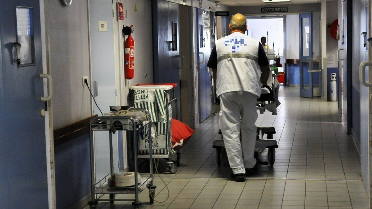 Une ancienne élue dénonce un enfer aux urgences du CHU d'Orléans après six jours sur un brancard
