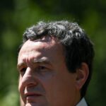 Une députée lance des œufs sur le Premier ministre du Kosovo en pleine crise politique