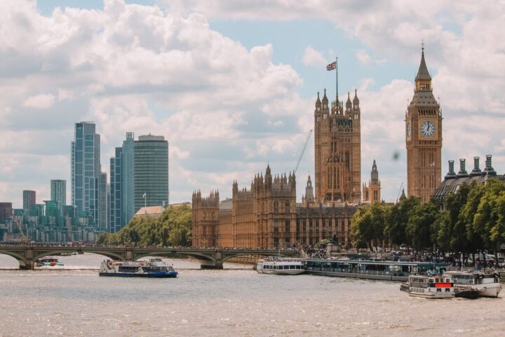 Une femme arrêtée après une agression au couteau à Covent Garden, quatre blessés à Londres