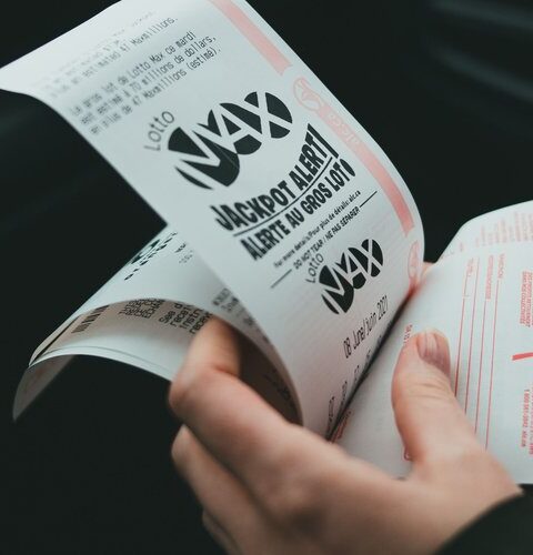 Une Italienne récupère son ticket de loterie d'un million d'euros après une fouille dans un camion-poubelle