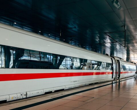 Une mère oublie ses enfants dans un train à Mannheim après une pause cigarette