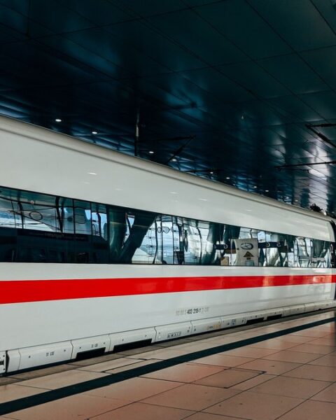Une mère oublie ses enfants dans un train à Mannheim après une pause cigarette