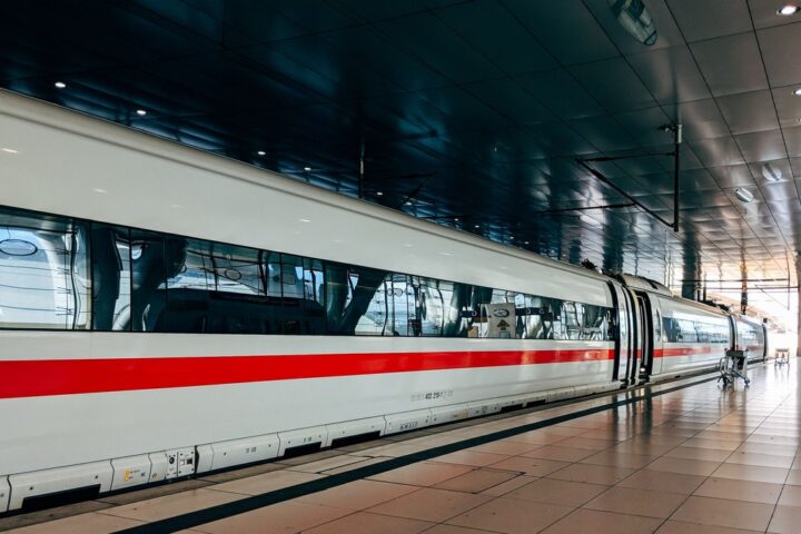 Une mère oublie ses enfants dans un train à Mannheim après une pause cigarette