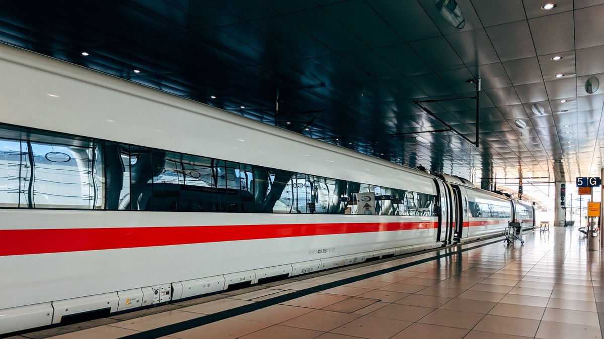 Une mère oublie ses enfants dans un train à Mannheim après une pause cigarette