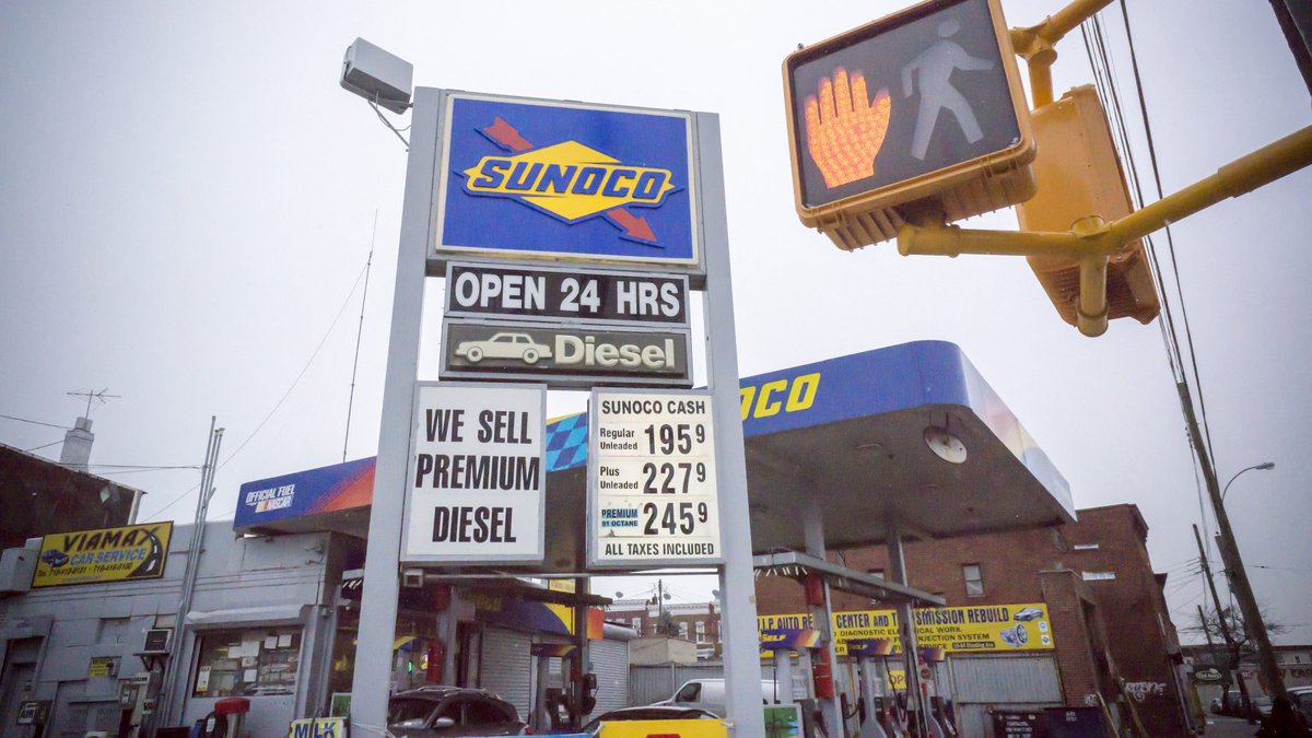 Une station-service dans l'État de New York propose 20 % de réduction sur le carburant pour des pas de danse