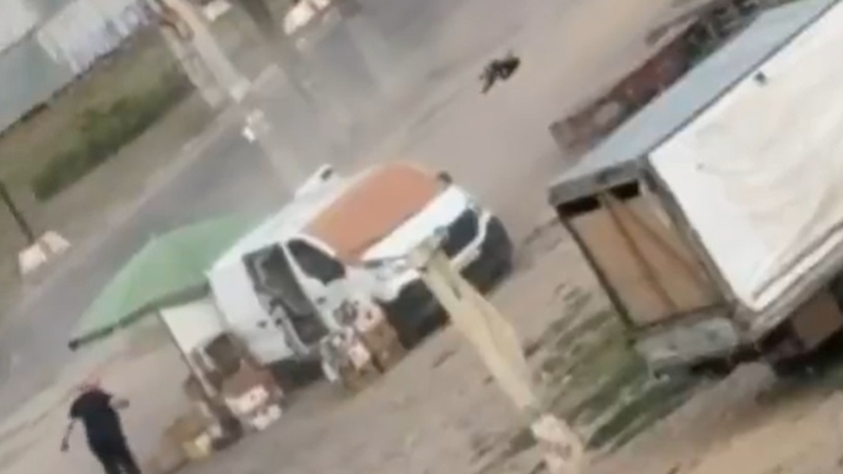 Vidéo : un marchand de légumes de Kherson attaqué par un drone russe, Kiev dénonce un crime de guerre