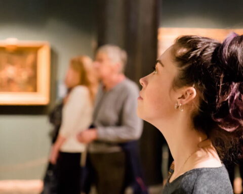 Visiter des musées ou aller au cinéma pourrait ralentir le vieillissement, selon une étude japonaise