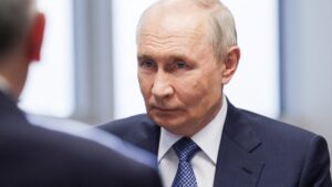 Vladimir Poutine menace de saisir des navires occidentaux en réponse à l'arraisonnement de la flotte fantôme russe