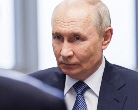 Vladimir Poutine menace de saisir des navires occidentaux en réponse à l'arraisonnement de la flotte fantôme russe