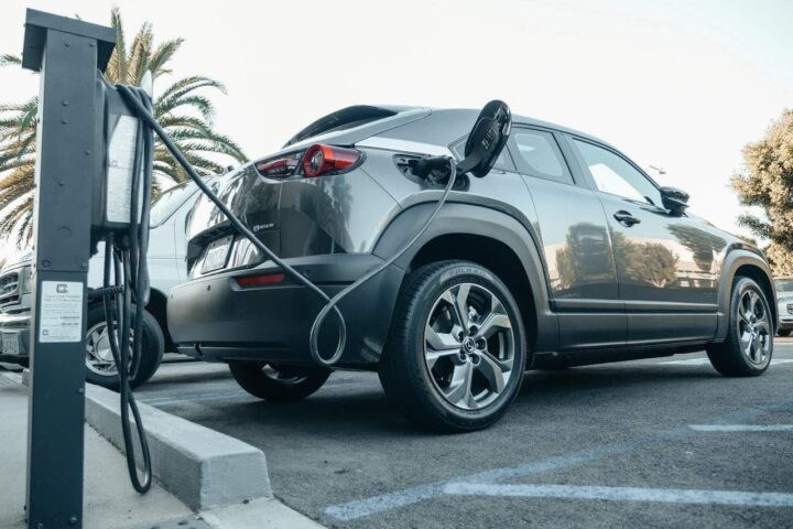 Voitures électriques d'occasion : êtes-vous éligible aux nouvelles subventions gouvernementales ?
