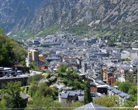 Vol de voitures de luxe en Andorre : quatre véhicules récupérés, deux suspects en fuite