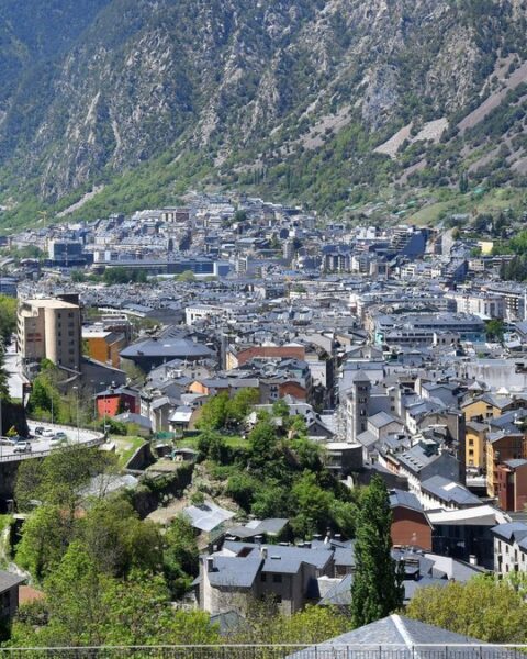 Vol de voitures de luxe en Andorre : quatre véhicules récupérés, deux suspects en fuite