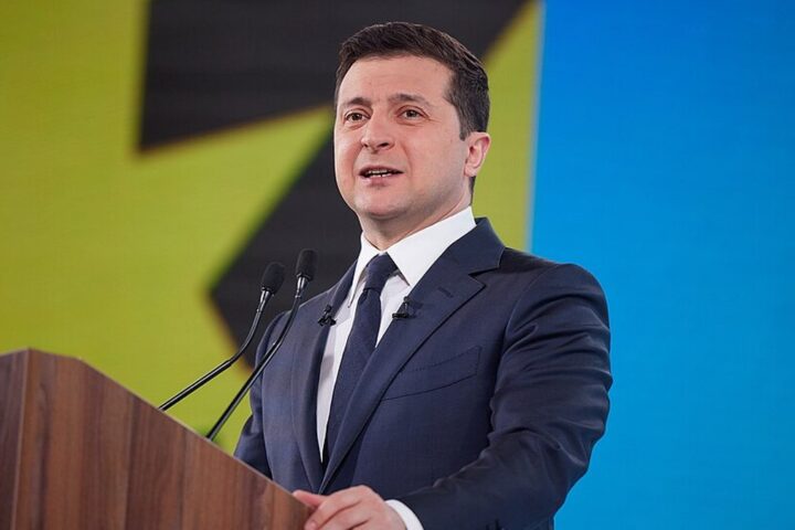 Volodymyr Zelensky limoge Iryna Mudra suite à une opération anticorruption en Ukraine