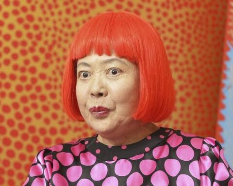 Yayoi Kusama : de l'enfance troublée à l'icône mondiale de l'art contemporain