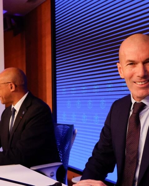 Zinedine Zidane rappelle Roberto Falvo, cuisinier historique des Bleus depuis 1998