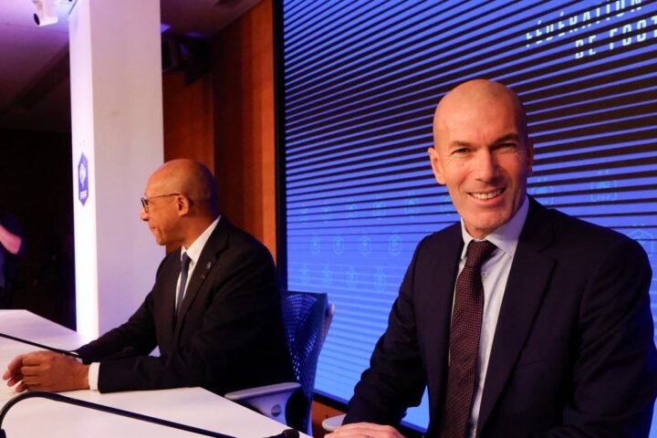Zinedine Zidane rappelle Roberto Falvo, cuisinier historique des Bleus depuis 1998