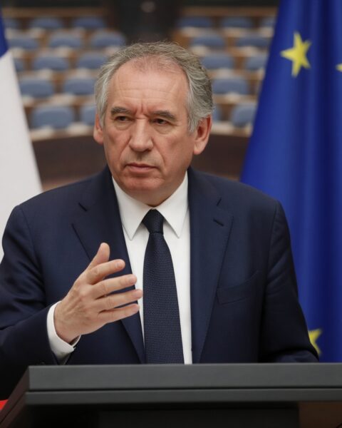 François Bayrou redoute l’effondrement de l’Union européenne après une victoire électorale du RN ou de LFI