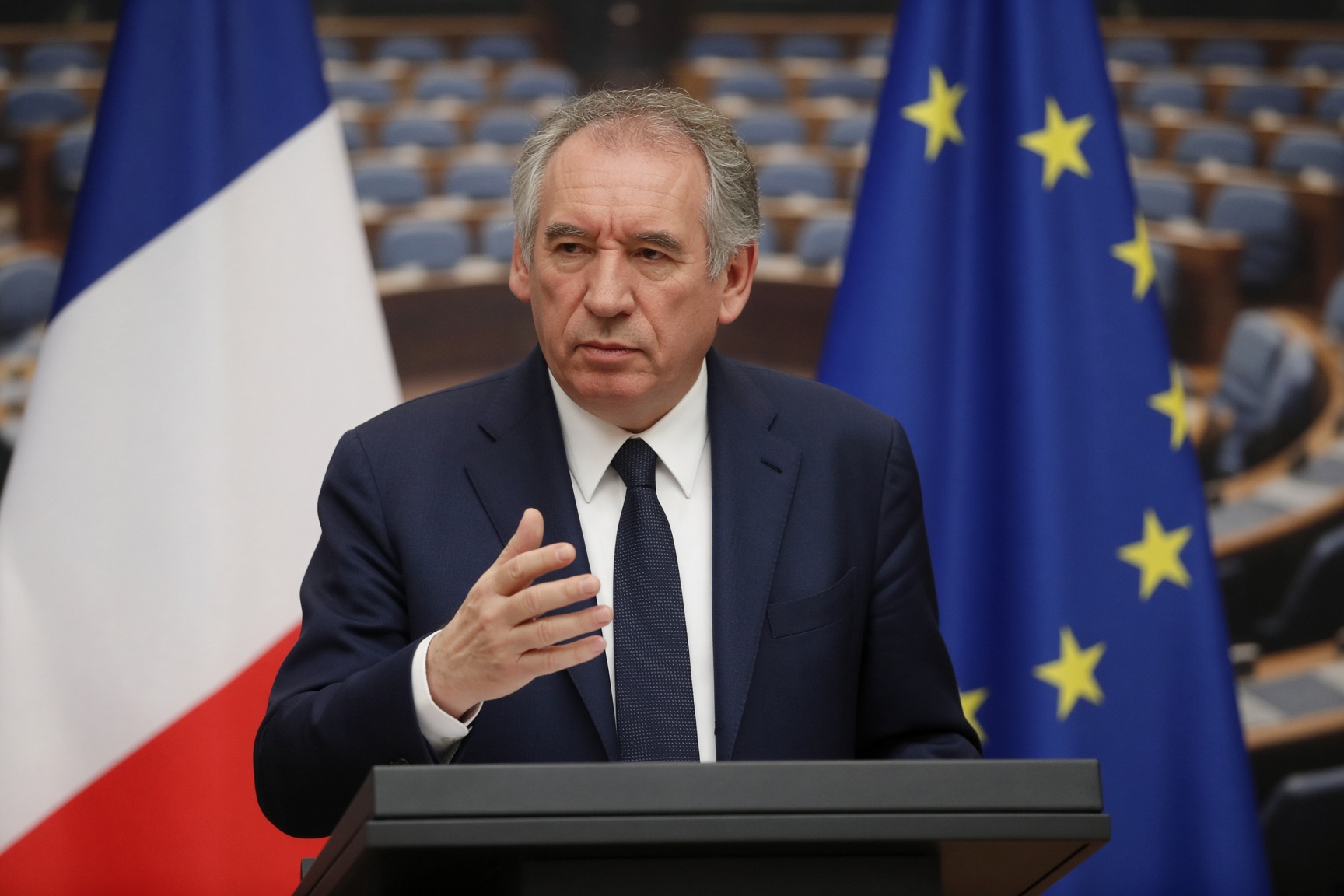 François Bayrou redoute l’effondrement de l’Union européenne après une victoire électorale du RN ou de LFI