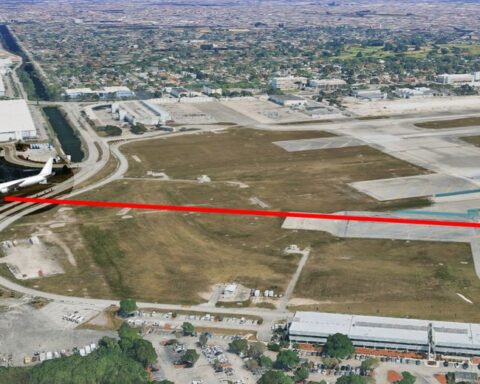 Accident mortel de l'Amazon Boeing 767 à Miami : cinq morts et trois blessés graves après avoir percuté deux véhicules