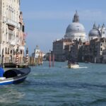 Accident tragique à Venise : un couple de jeunes mariés décède après une collision en lagune