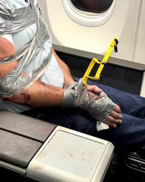 Agression en plein vol : un passager arrêté après avoir attaqué son voisin sur un vol American Airlines