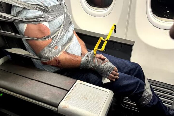 Agression en plein vol : un passager arrêté après avoir attaqué son voisin sur un vol American Airlines