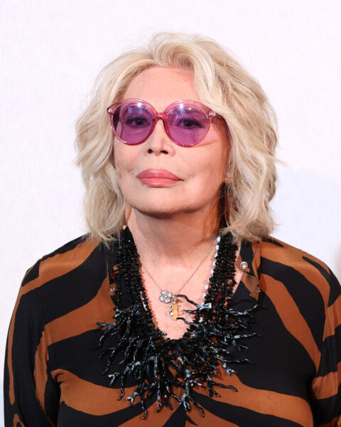 Amanda Lear accuse Miley Cyrus de plagiat pour sa chanson « Redlights »