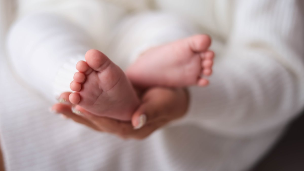 Amies de longue date, Leslie et Alexis deviennent grands-mères en même temps après le mariage de leurs enfants
