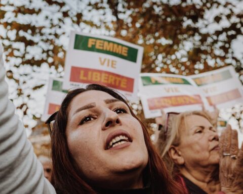 Amnesty International : comment la France peut-elle agir sur la liste des 87 responsables de la répression en Iran ?