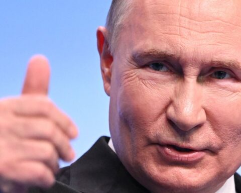 Analyse des législatives russes : le parti "Russie unie" de Poutine pourrait avoir moins de 35 % des voix selon Novaïa Gazeta