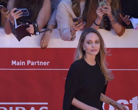 Angelina Jolie surprise en visite à Kharkiv : une rencontre inopinée avec des boxeurs ukrainiens