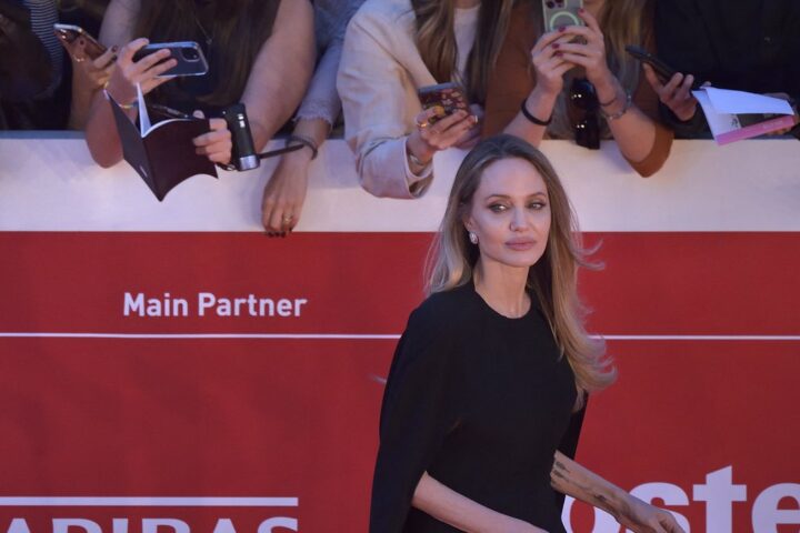 Angelina Jolie surprise en visite à Kharkiv : une rencontre inopinée avec des boxeurs ukrainiens